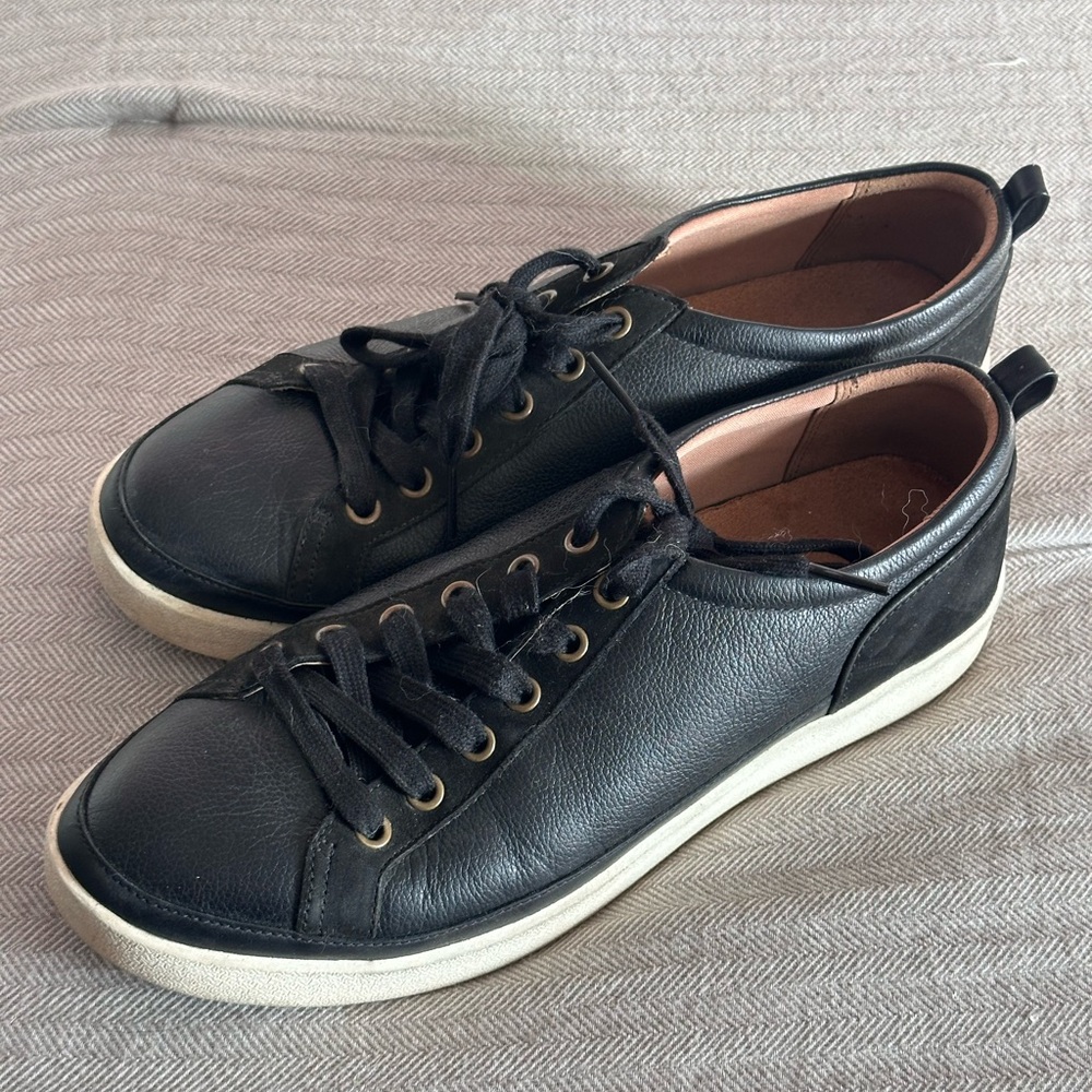 Vionic Black Leather Women's Sneakers